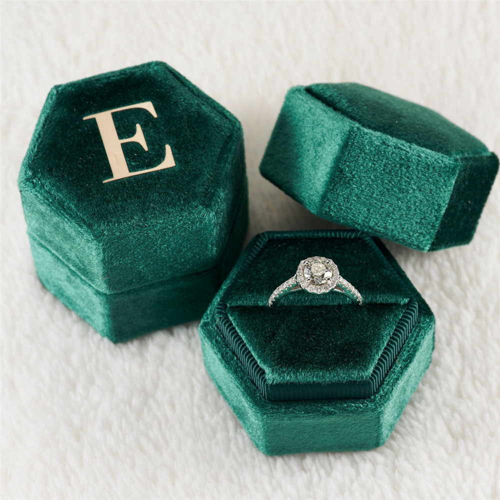 Monogram Custom Case - Kotak Cincin Beludru Heksagon Hijau Tempat